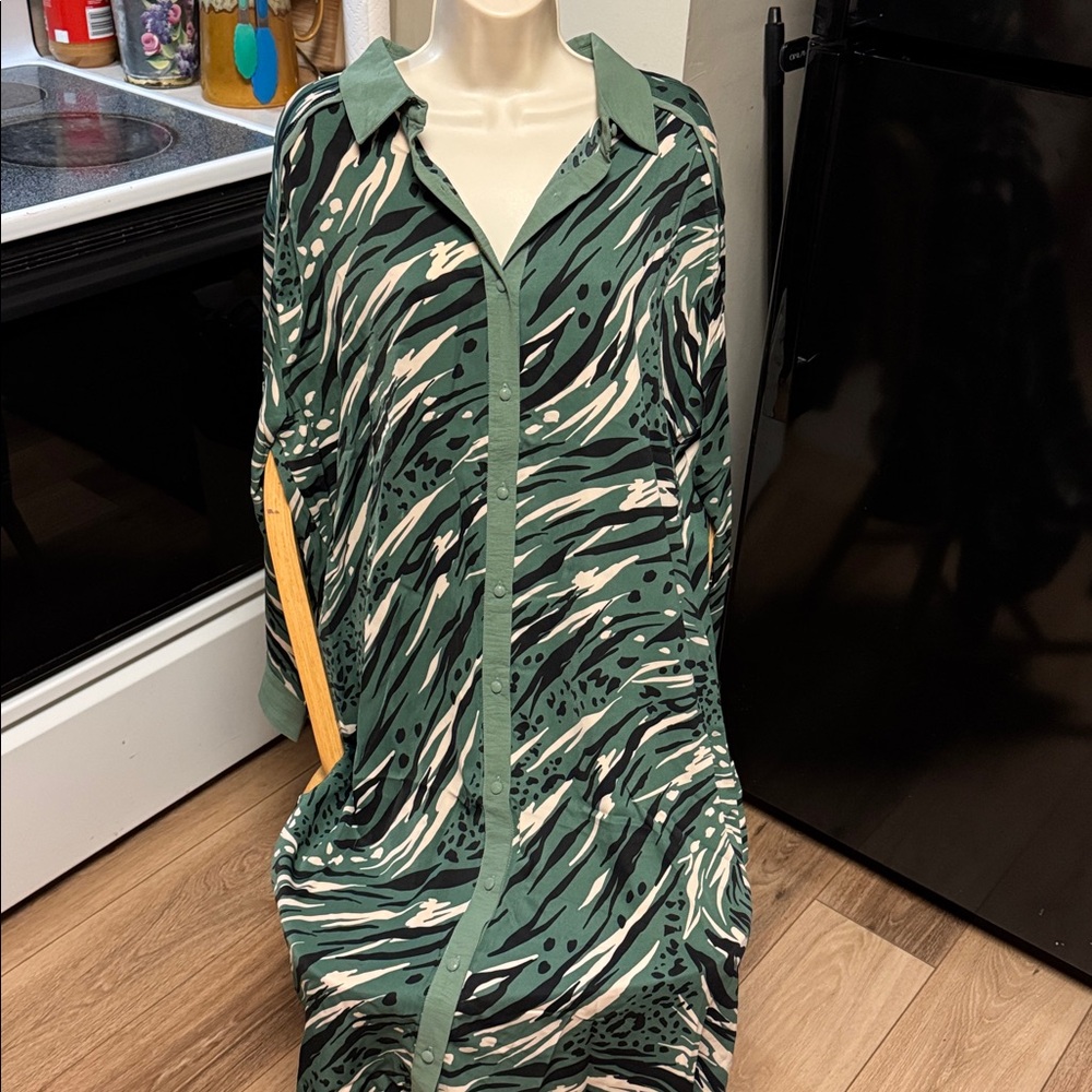 UMGEE NWT L (XL GOOD) DARK SAGE Animal Print Button-Up midi Dress